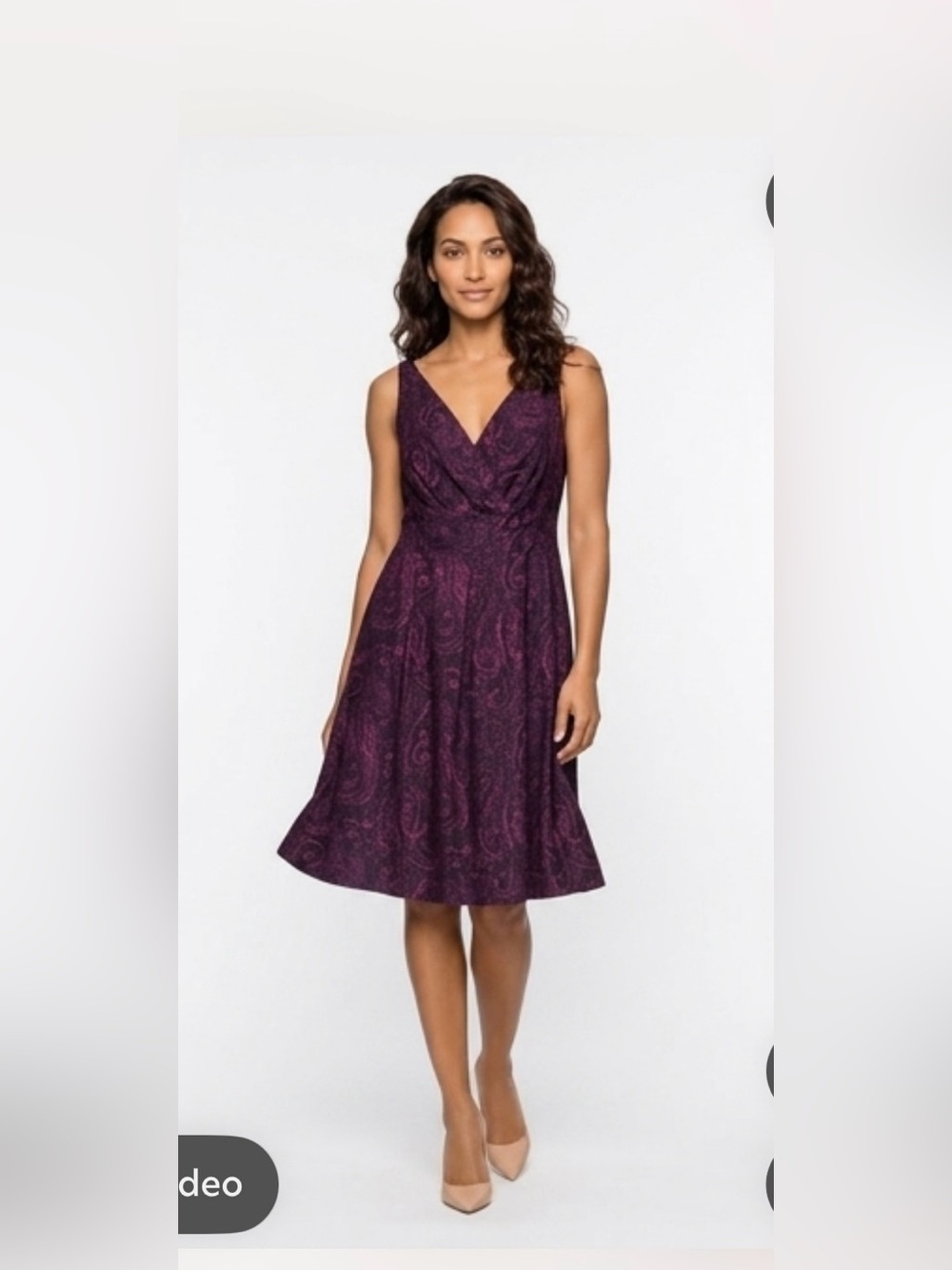 Women's Purple Paisley V-Neck Sleeveless Dress. Ptp 18”